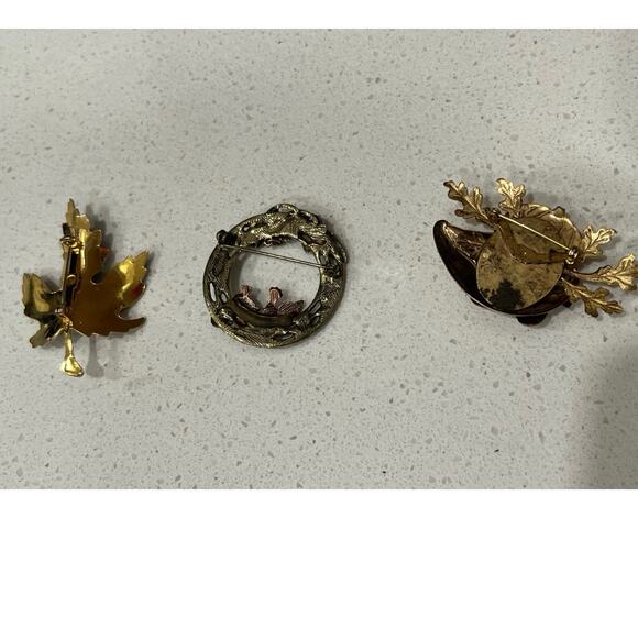 3 Fall Brooch Lapel Pins Wreath with Cat, Leaf and Cornucopia - Picture 2 of 5